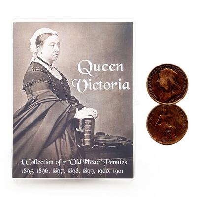 Königin Victoria: Eine Sammlung von 7 „Old Head“-Pennys, 1895–1901