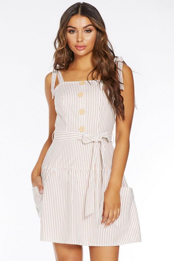 camel and white outfit