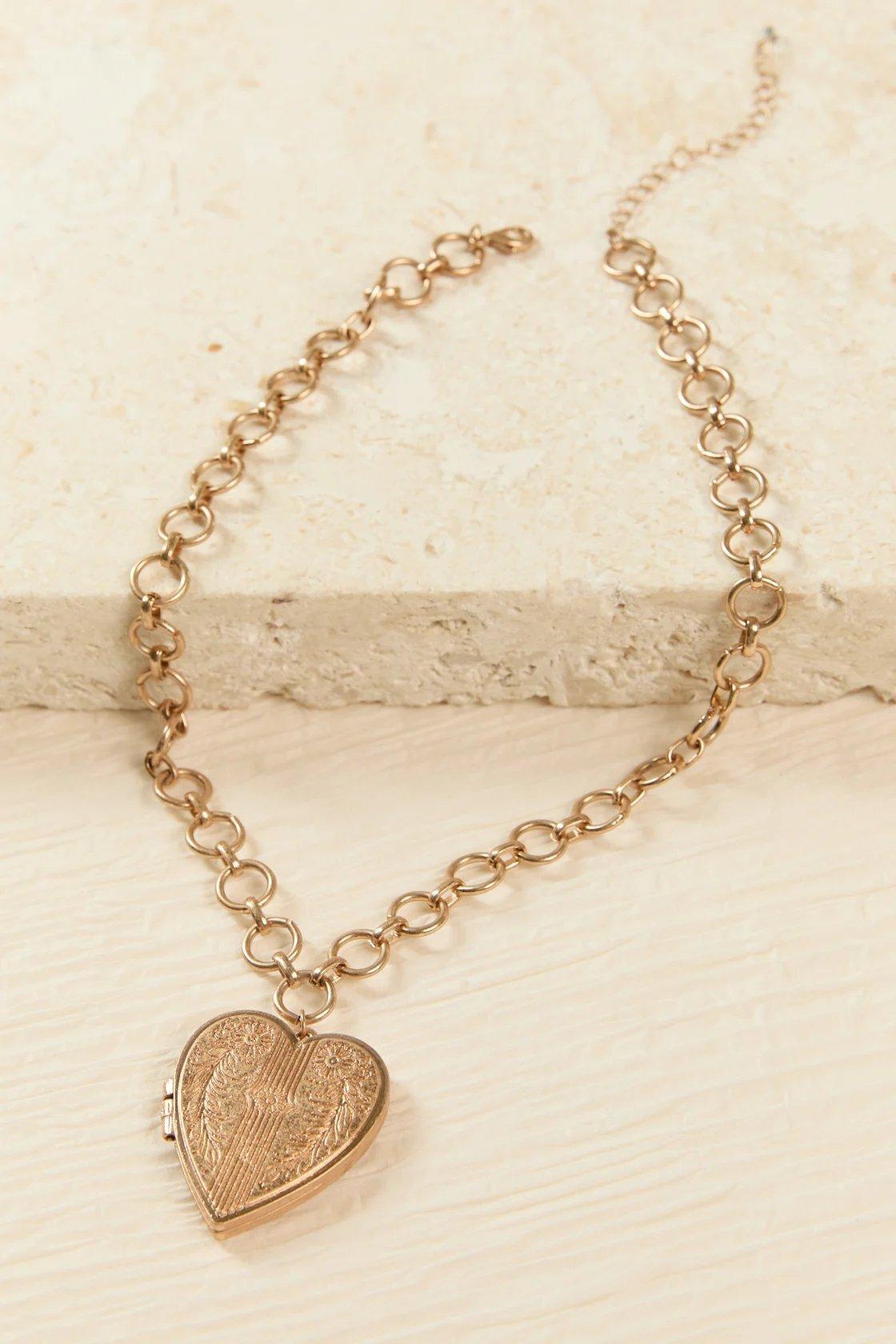 gold heart charm chunky necklace