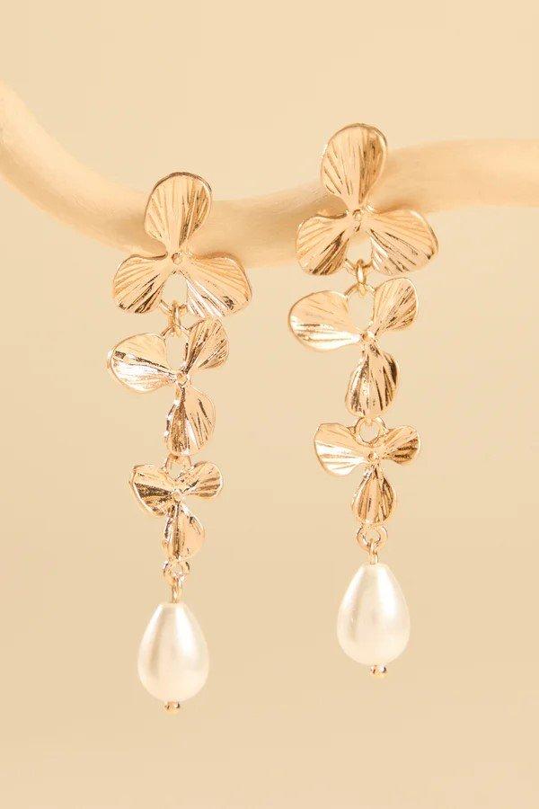 Floral dangle earrings with pearl