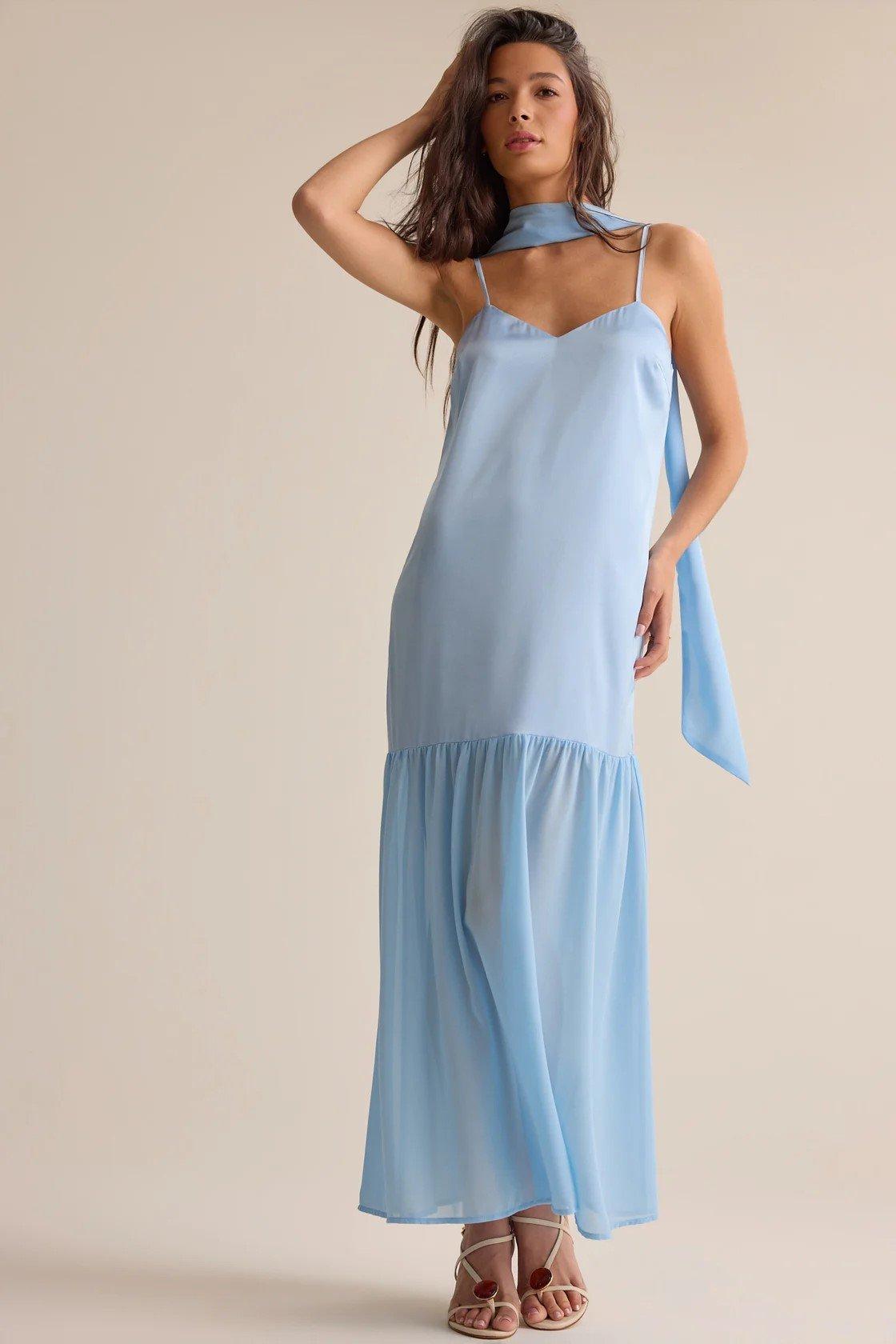 Maxi dress with scarf and open bottom