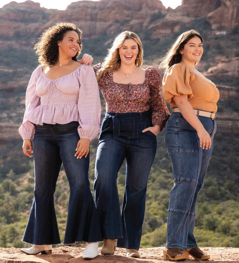 Arula does the best job making mid-size and plus-size women feel confident  in their own skin! All of tops, jeans, and dresses that I'm…
