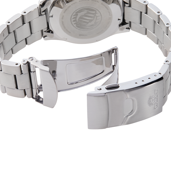 Modern and versatile everyday diver style