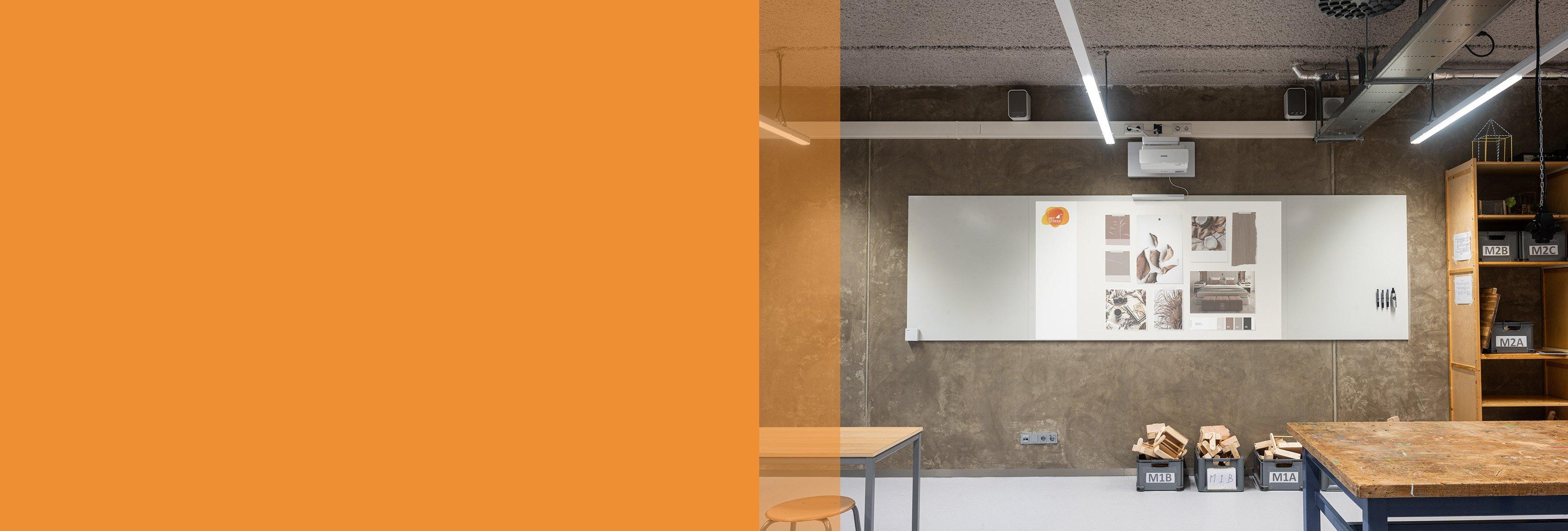 A short-throw laser projector