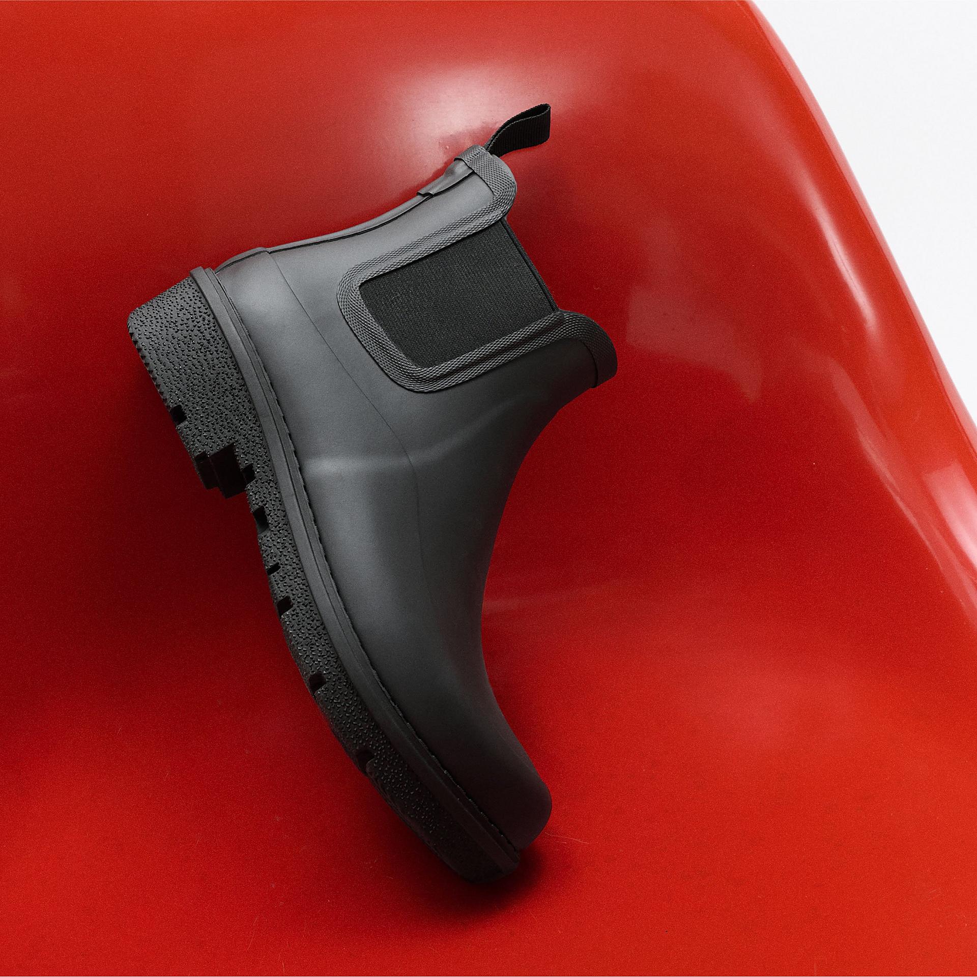 5 Things To Consider  When Buying Waterproof Shoes