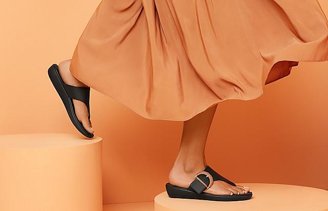 fitflop swoop toe thong
