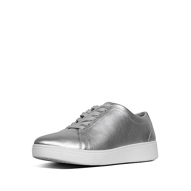 Fitflop classic tennis style silver leather shoes with white laces.