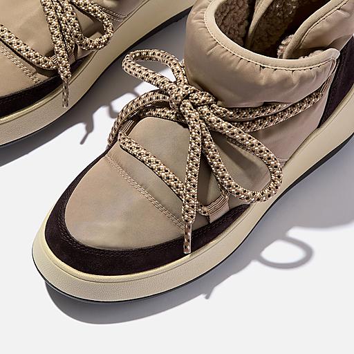 Zapatilla deportiva alta color beige con cordones estampados y forro de piel.