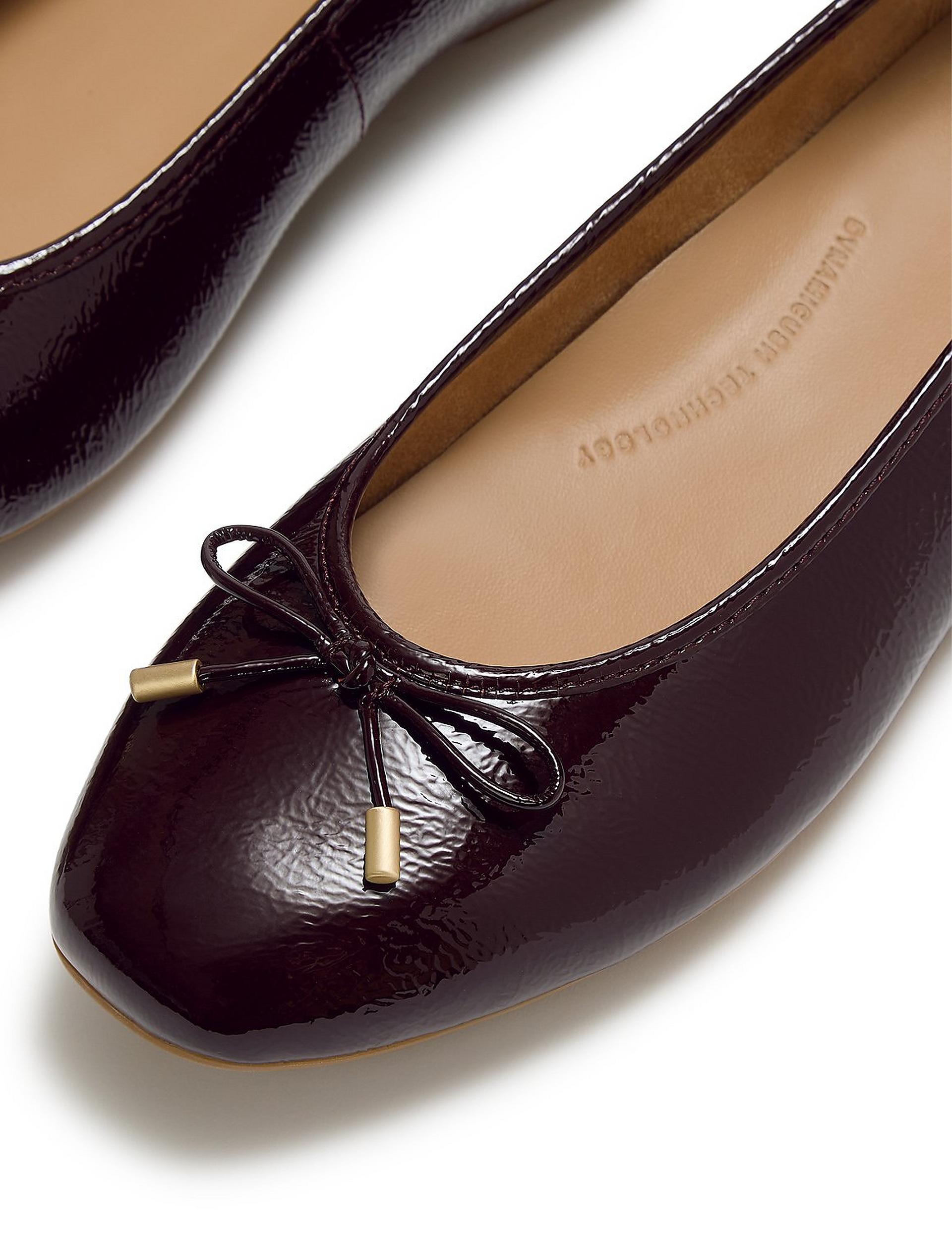 Woman wearing Neo D Sneakers