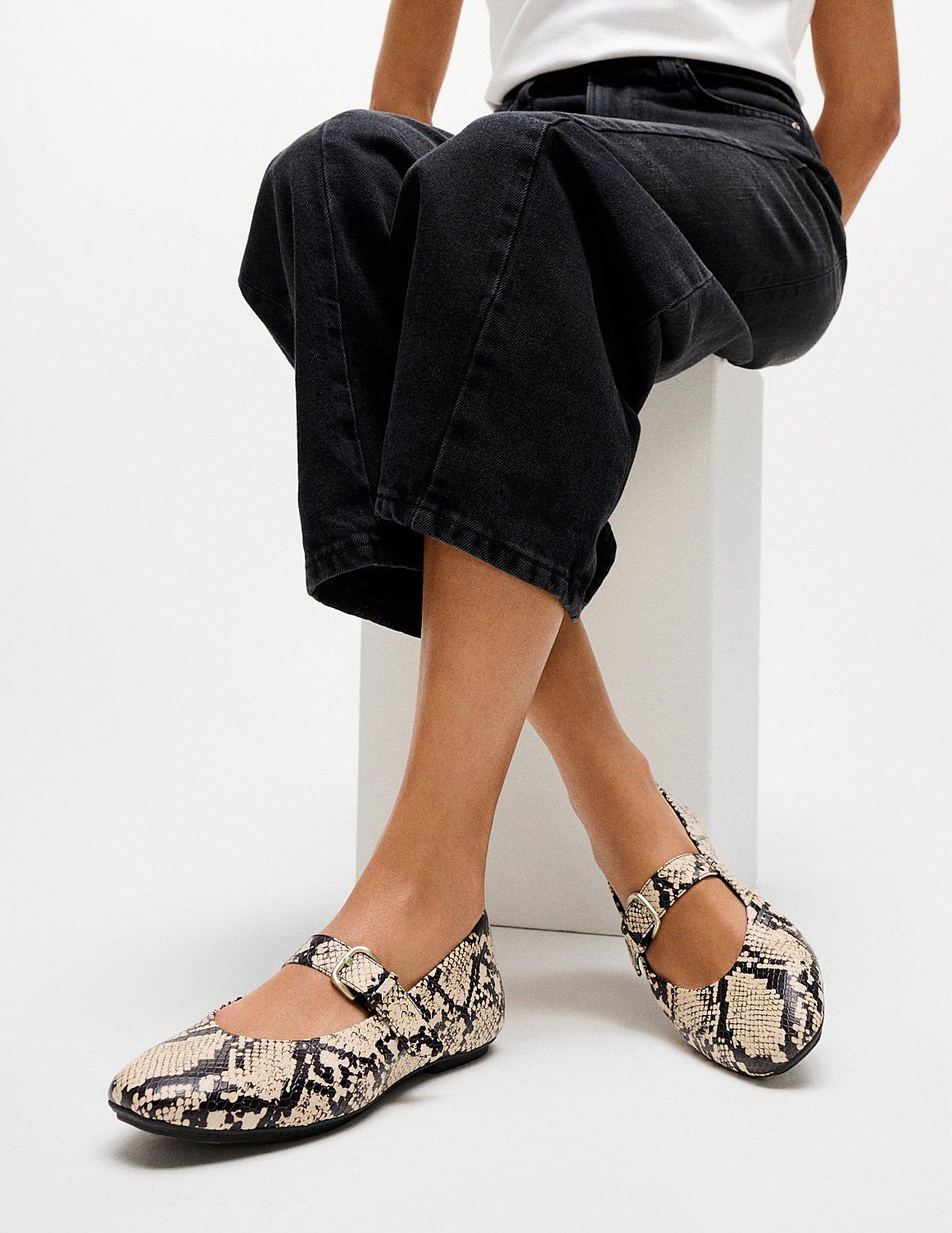 Women's shoes, sandals and trainers designed for comfort and style. Shop the Women's Collection.