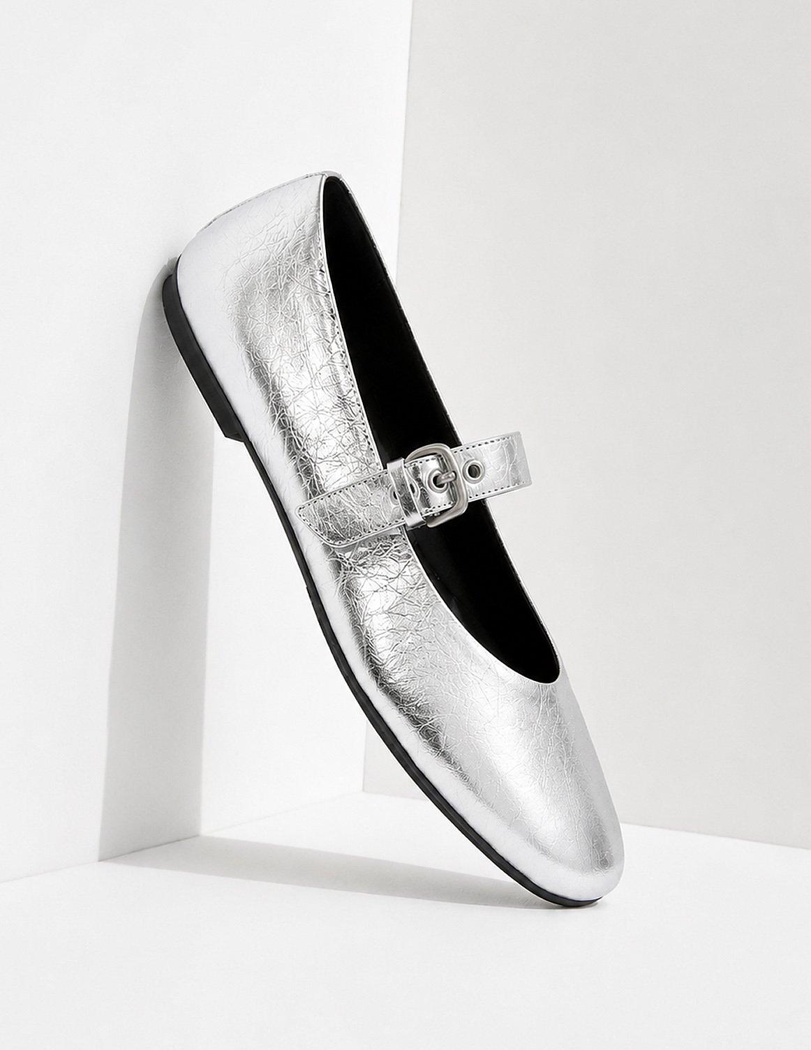 Women's shoes, sandals and trainers designed for comfort and style. Shop the Women's Collection.