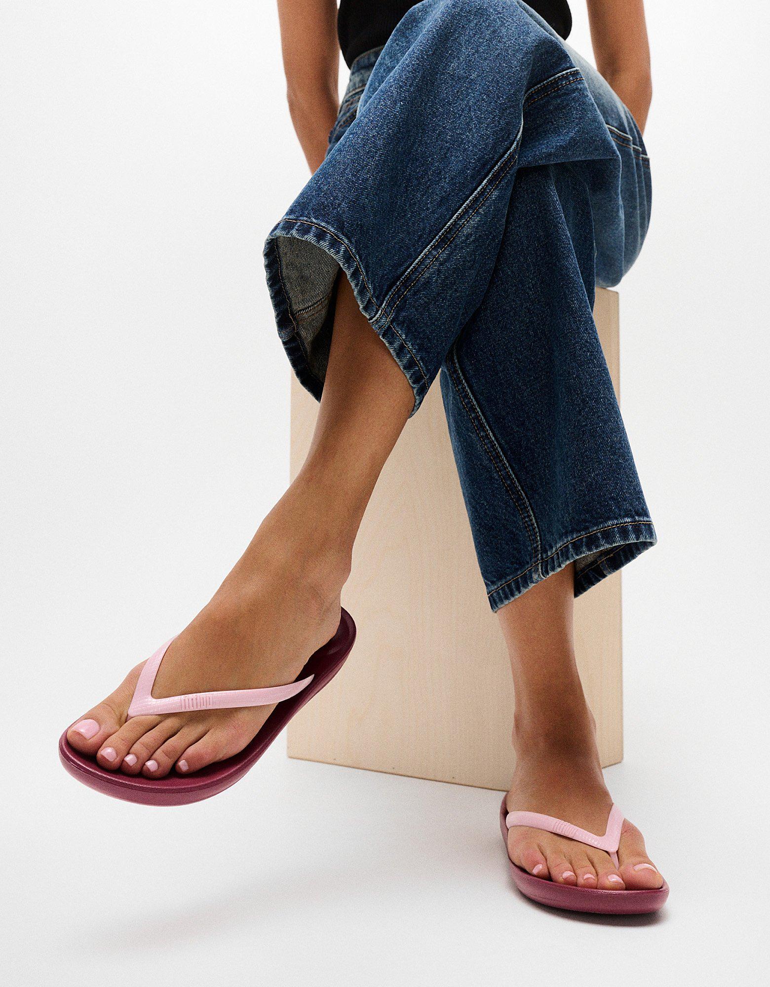 Sandales et chaussures à imprimé serpent de la nouvelle saison. Magasiner les nouveautés.
