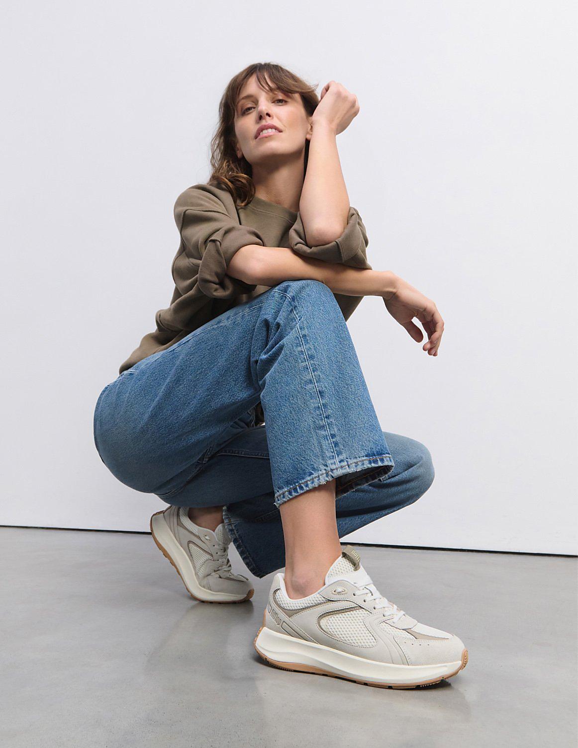 woman wearing f mode flow trainers - from fitflop us