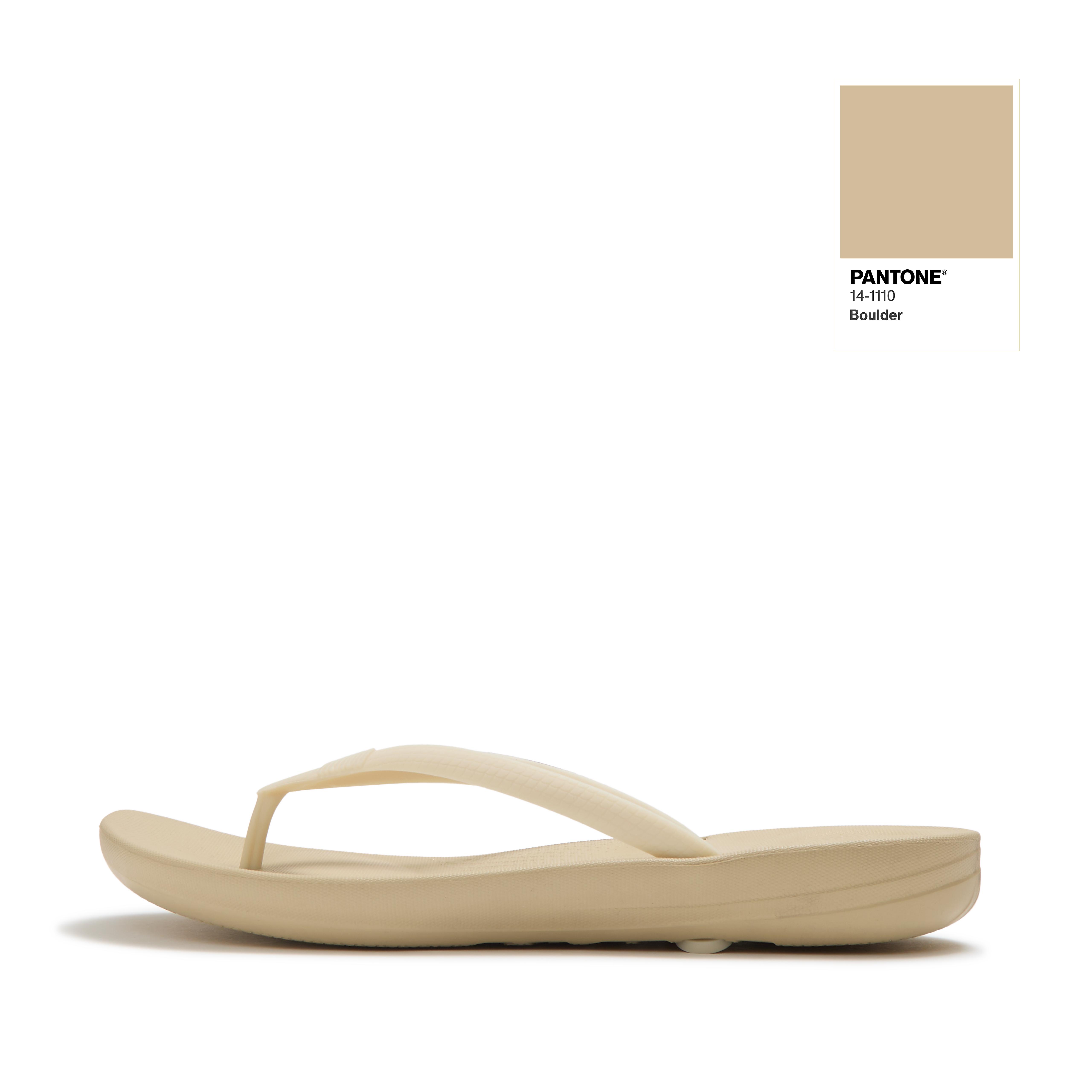 IQUSHION PANTONE Flip-Flops