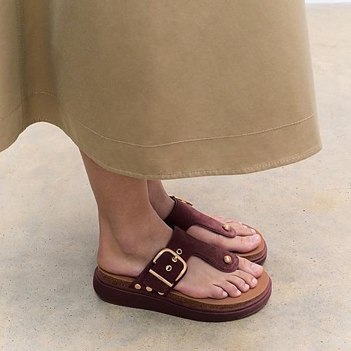 Fitflop Women s GEN FF Buckle Flat Stud Suede Toe Post Sandals Deep Maroon Size CA 8 Leather Suede