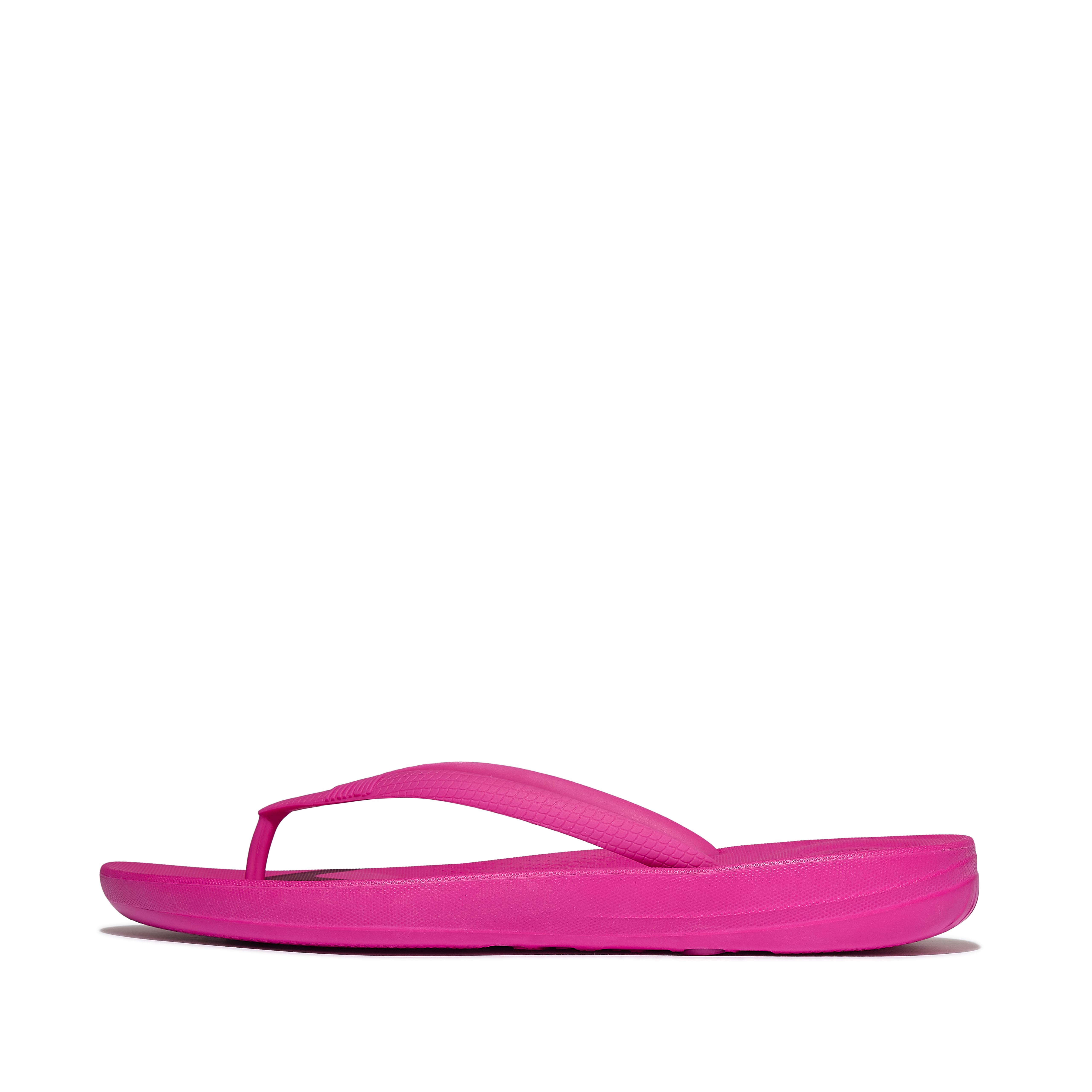 Fit Flop  Iqushion Ergonomic Flip-Flops Fuchsia Rubber  in Women's size 8
