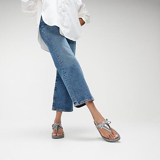 Women's Lulu Glitz-Bow Leather Toe-Posts | FitFlop US