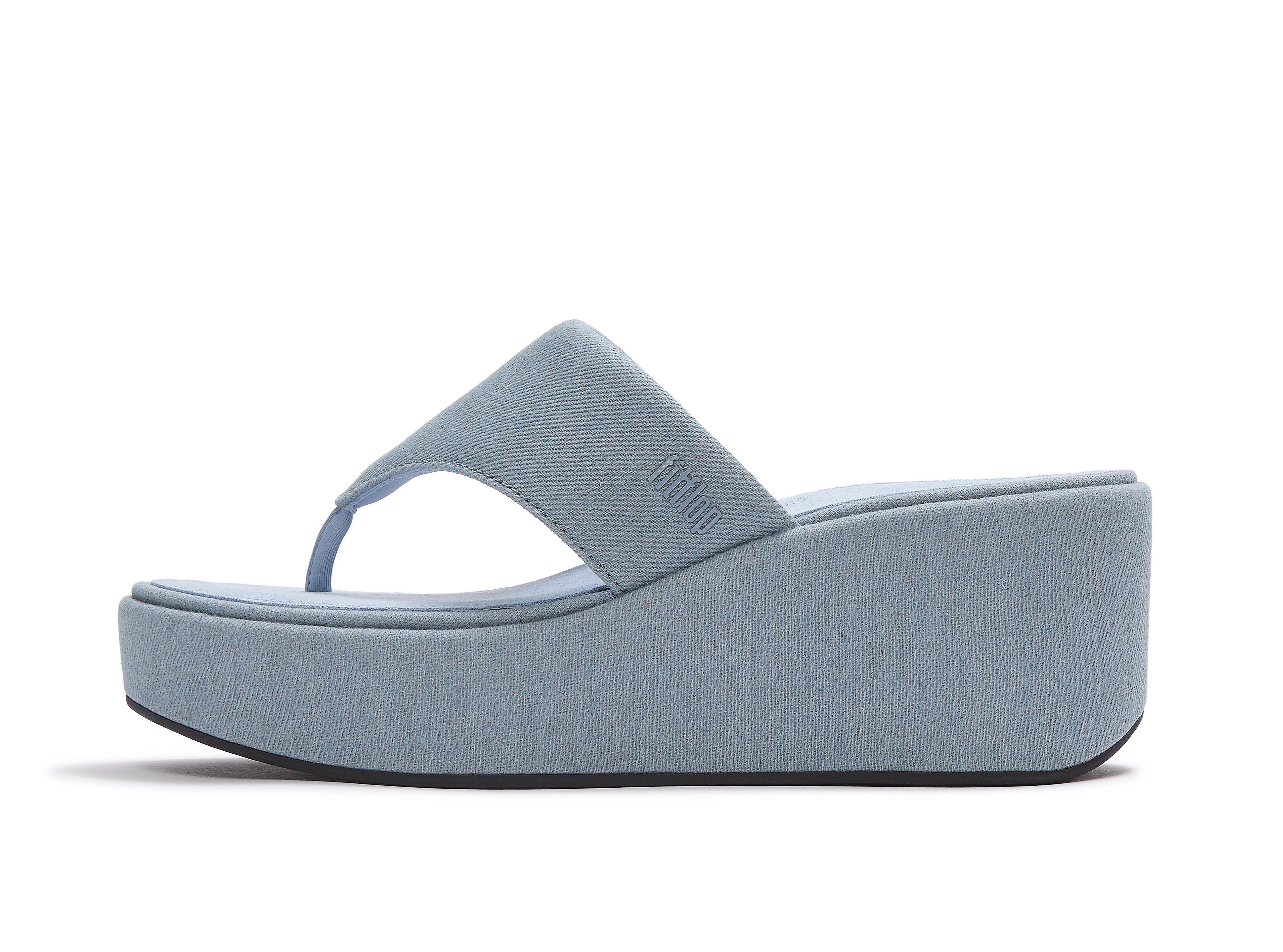 PLATFFORMS Denim Wedge Zehensteg-Sandalen
