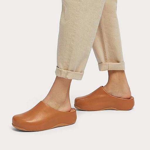 Women's Shuv Wipe-Clean-Leather Clogs | FitFlop US