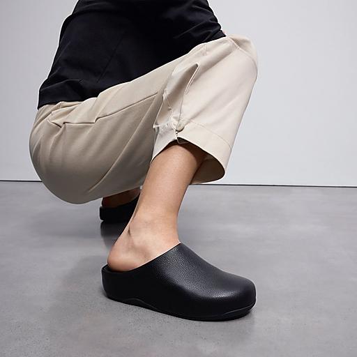 Women's Shuv Tumbled-Leather Leather Clogs Fitflop EU