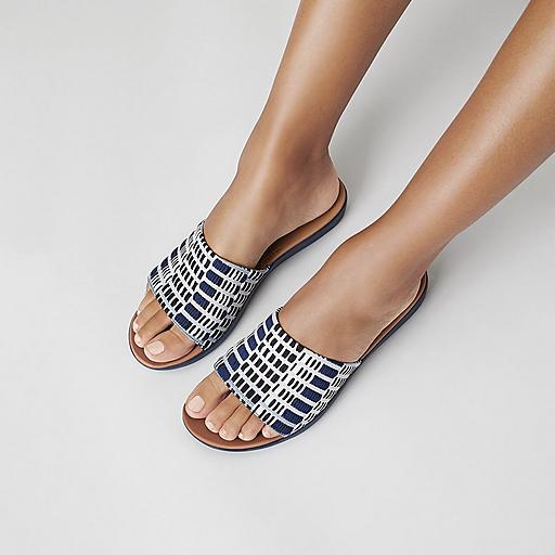 Sola fitflop store