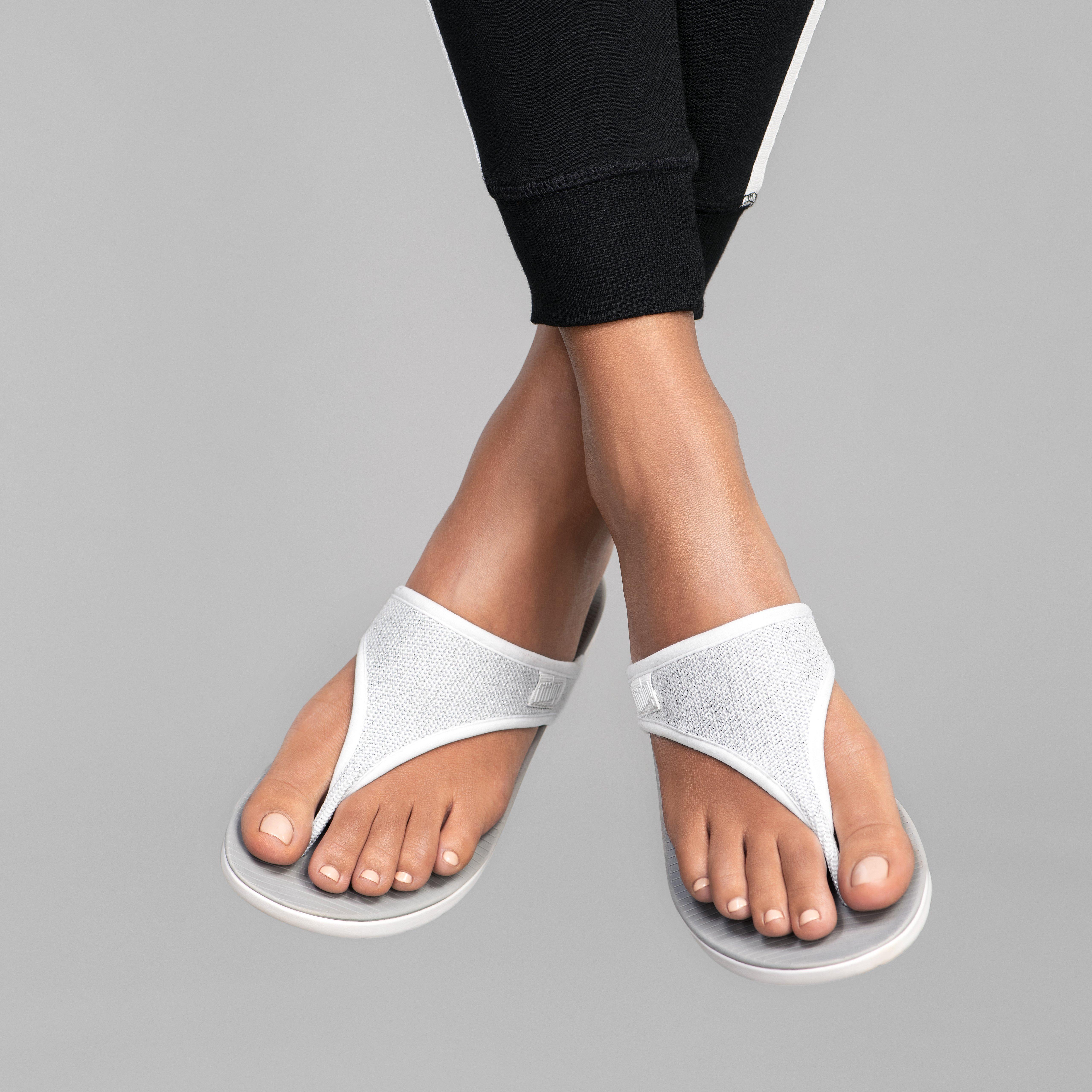 toe thong sandals