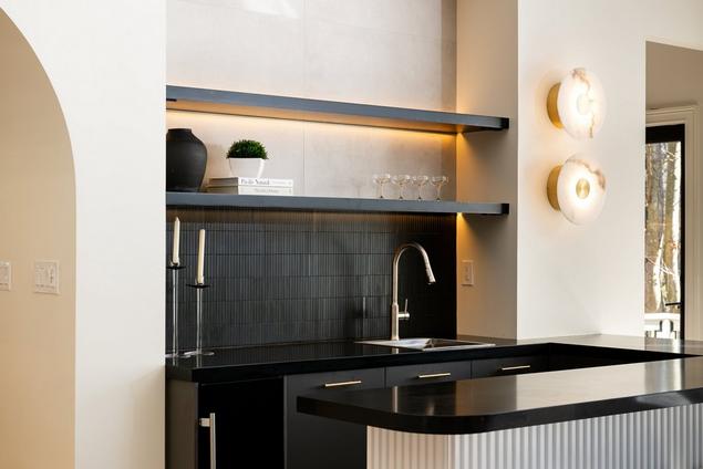 Mini bar backsplash with Basalt Stacked Honed Mosaic against neutral Bellevue Matte Porcelain Tile.