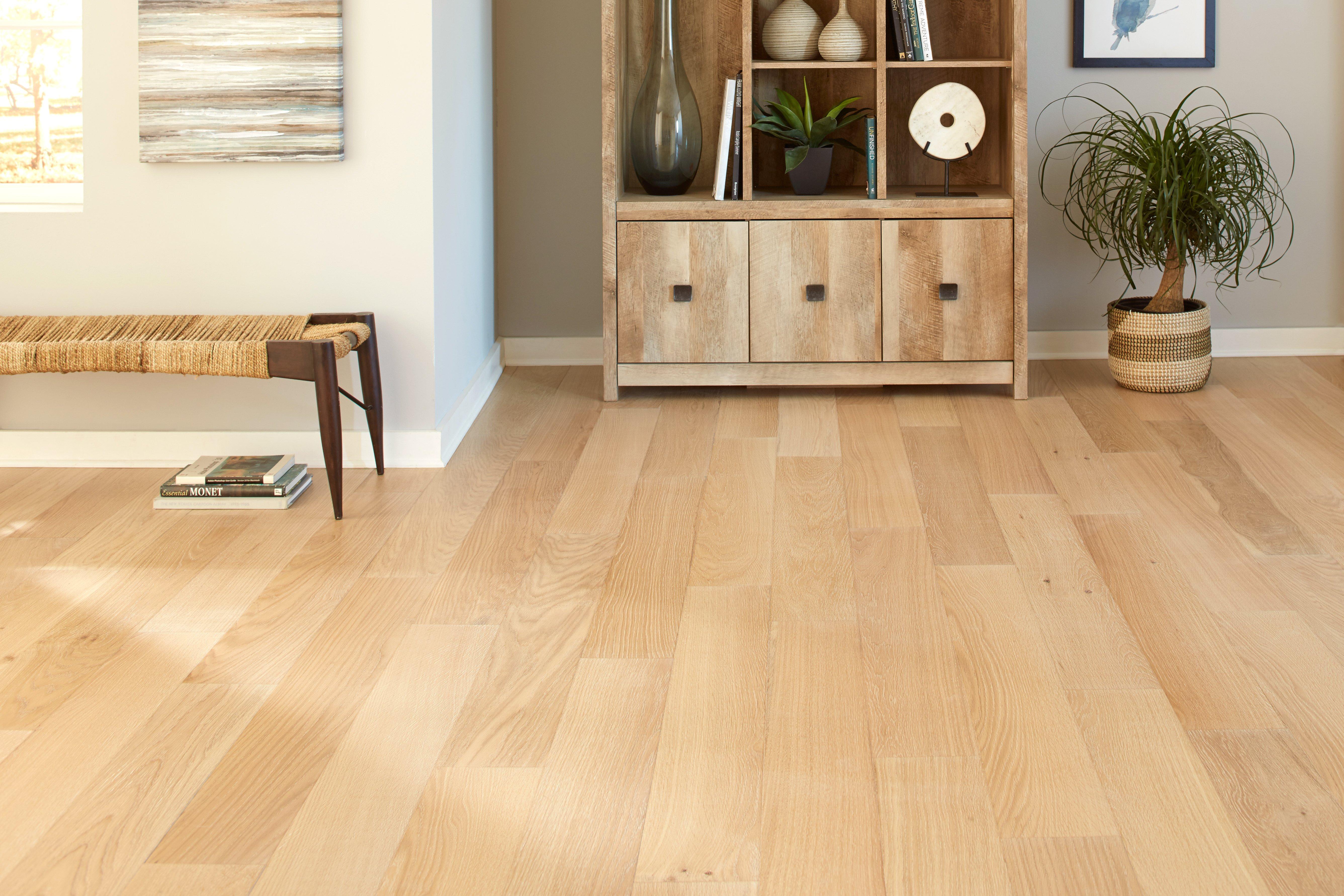 7 Series Luxury Vinyl Flooring in Blonde Oak