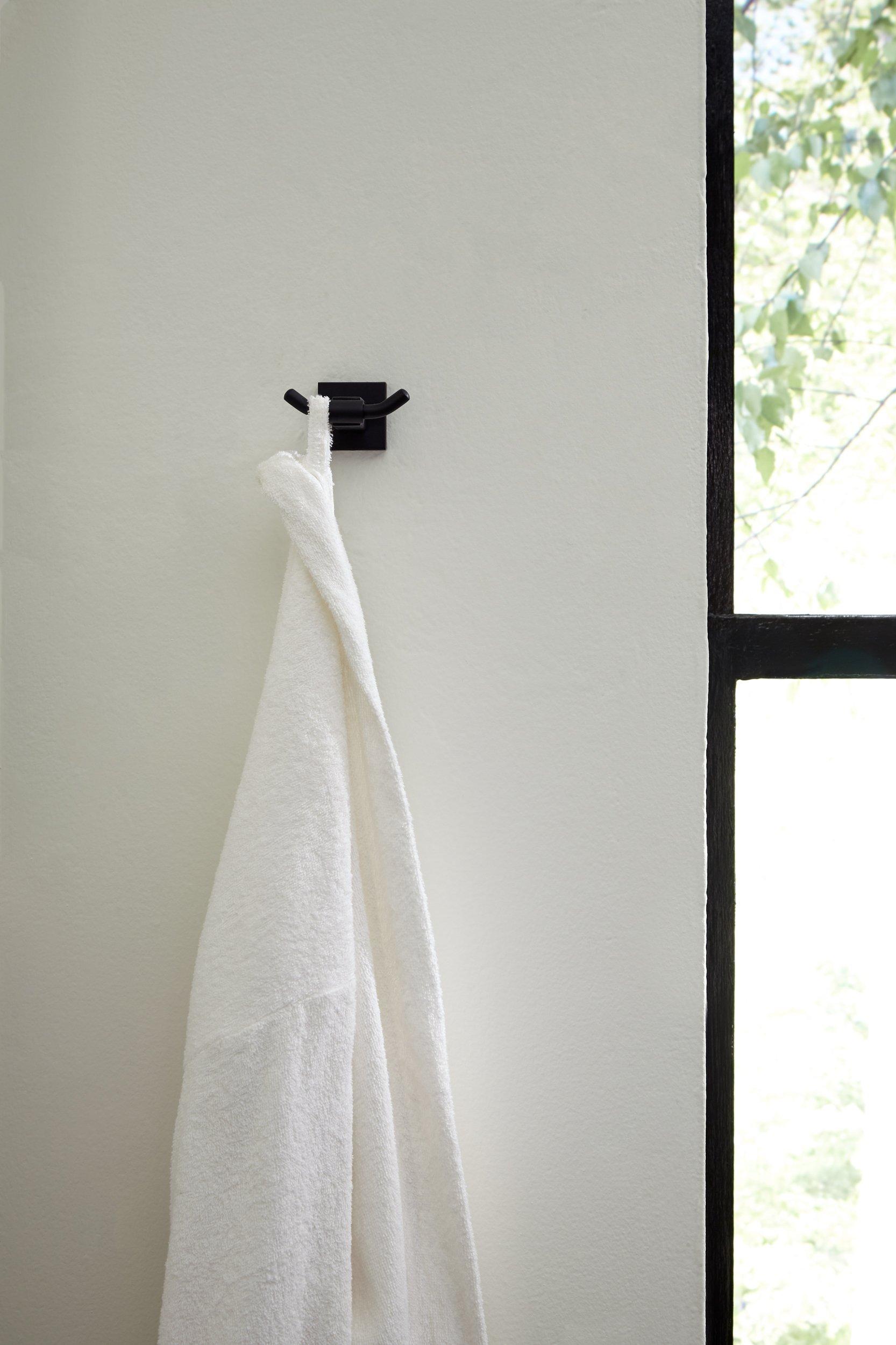 Split P Urban Farmhouse Towel Hook, Black