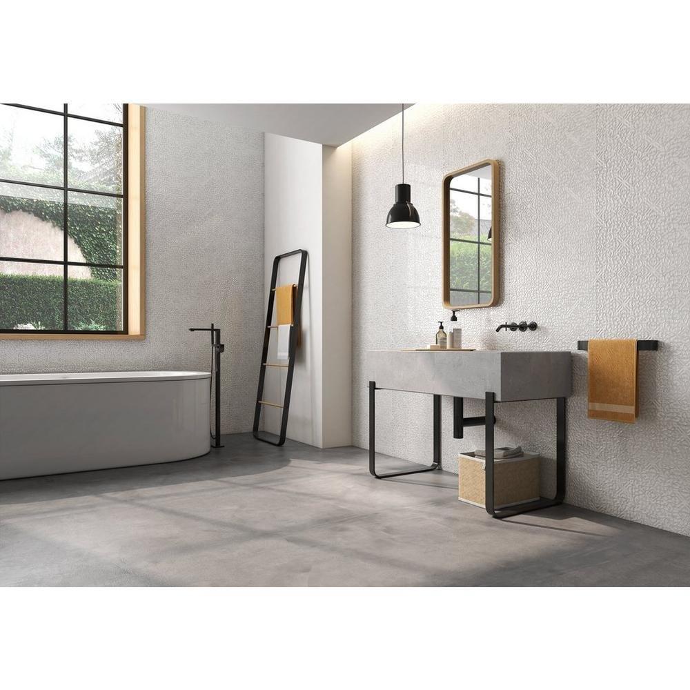 https://i8.amplience.net/i/flooranddecor/100844661_vendor0720-tile-wall-bathroom_room?fmt=auto&qlt=85