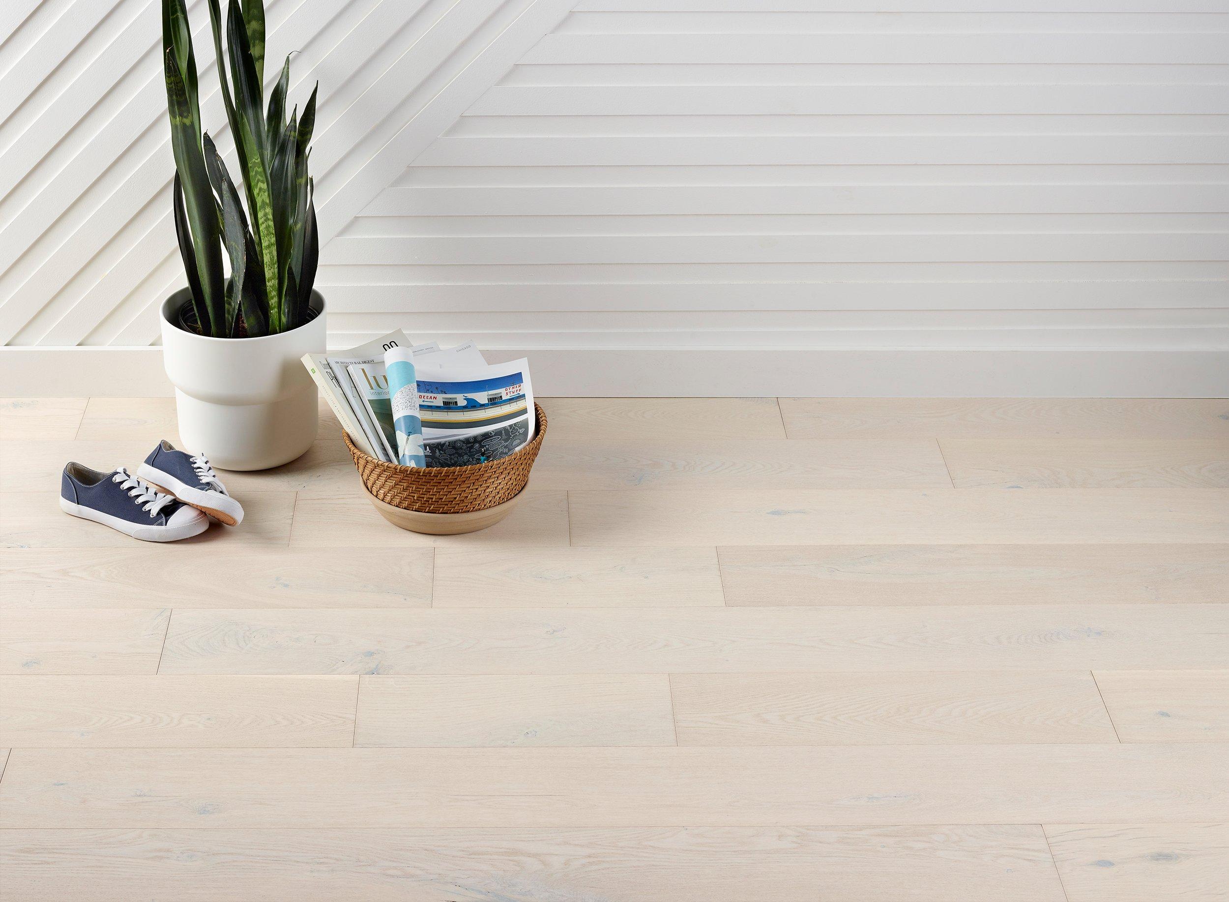 Voyage Waren White Oak Wire-Brushed Engineered Hardwood