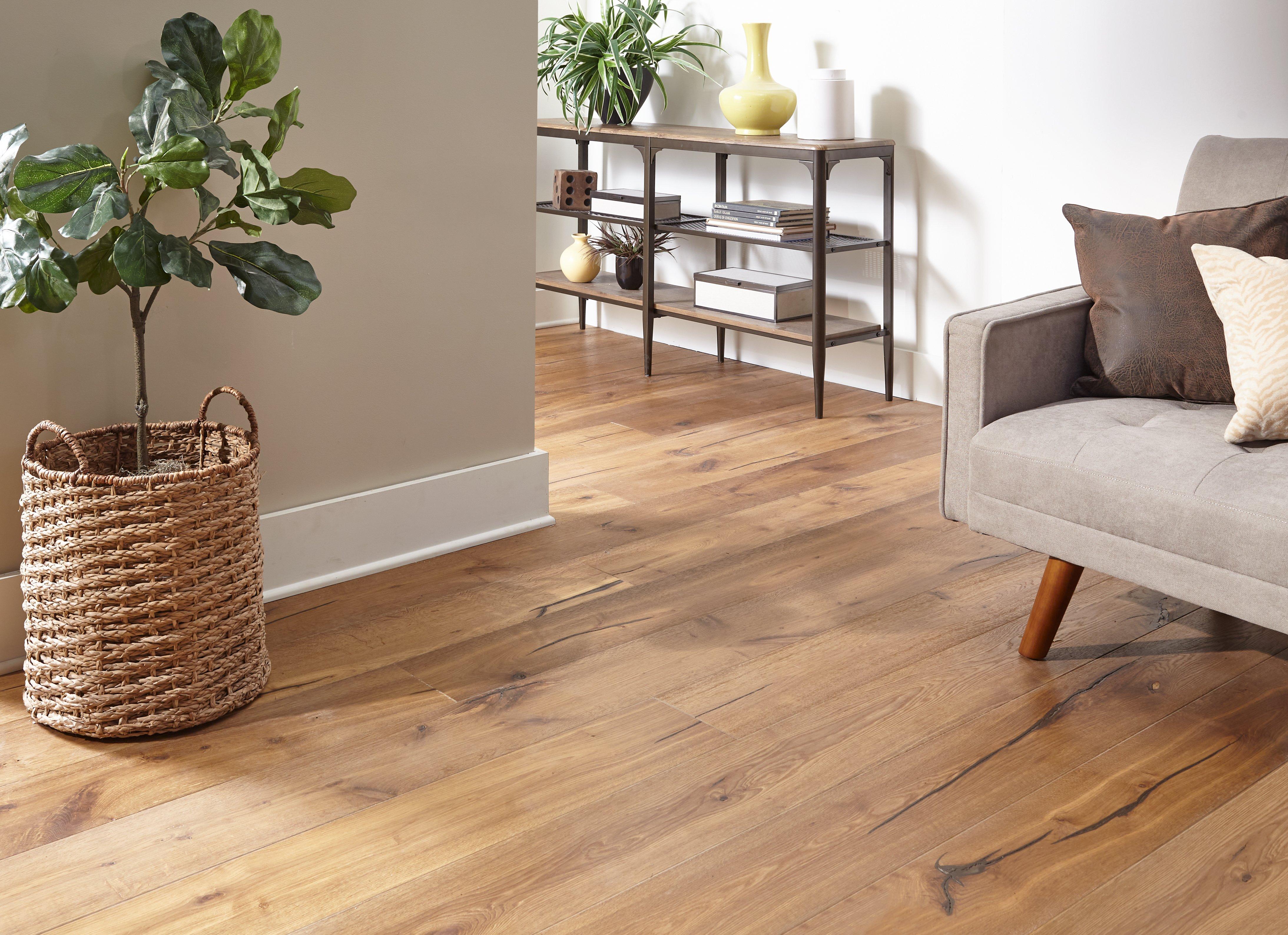 Voyage Waren White Oak Wire-Brushed Engineered Hardwood