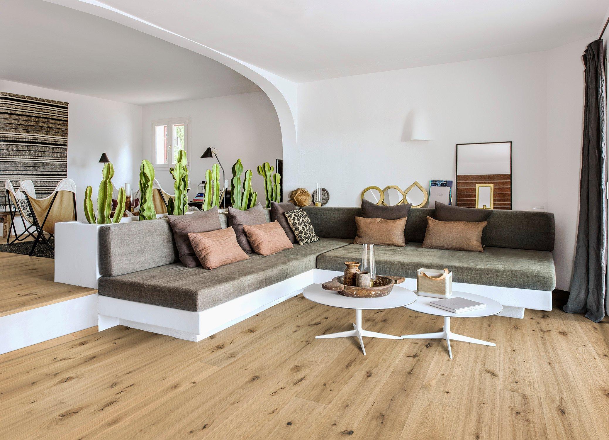 Voyage Belfast White Oak Wire-Brushed Engineered Hardwood