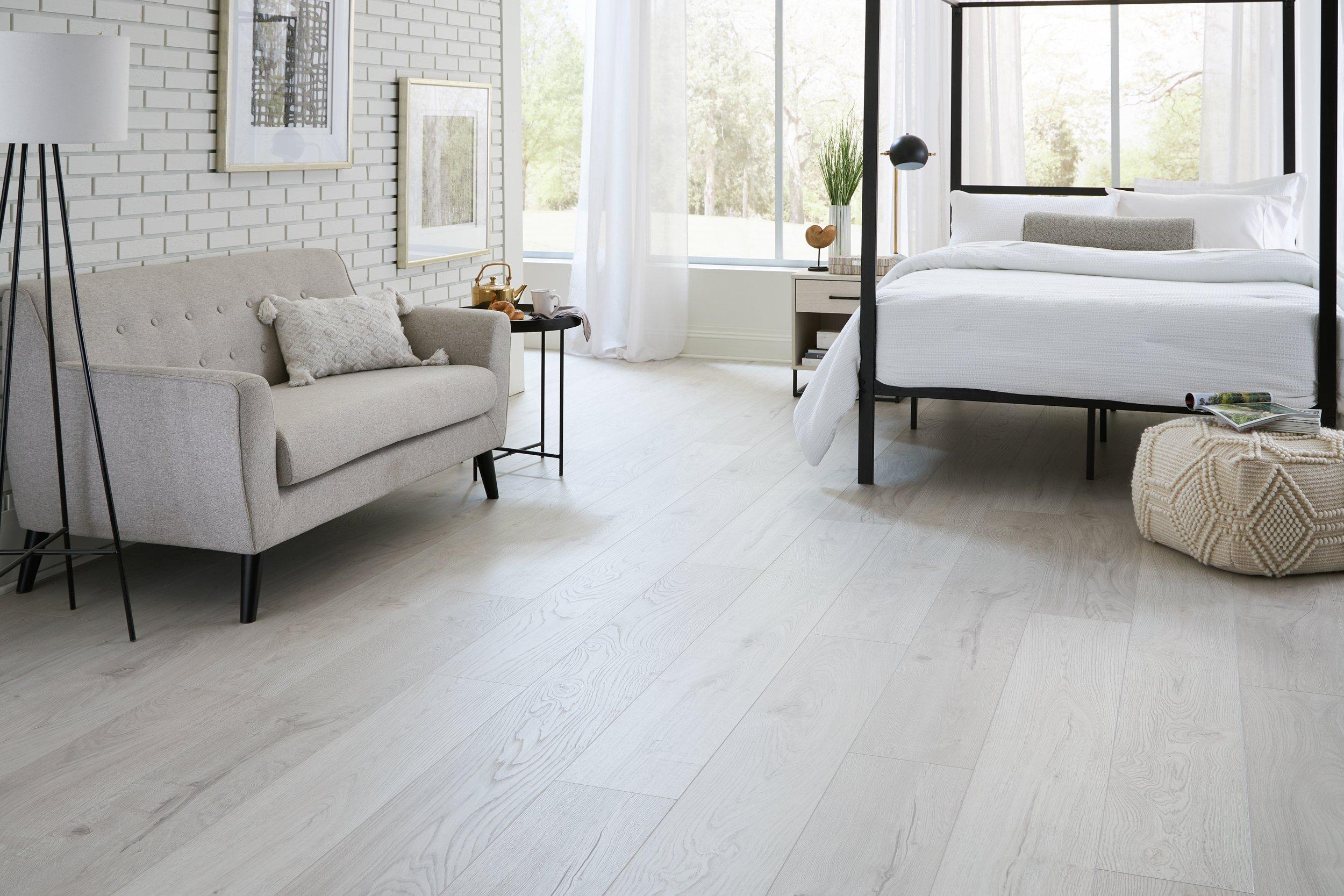 Pilatus Snow Hybrid Resilient Flooring