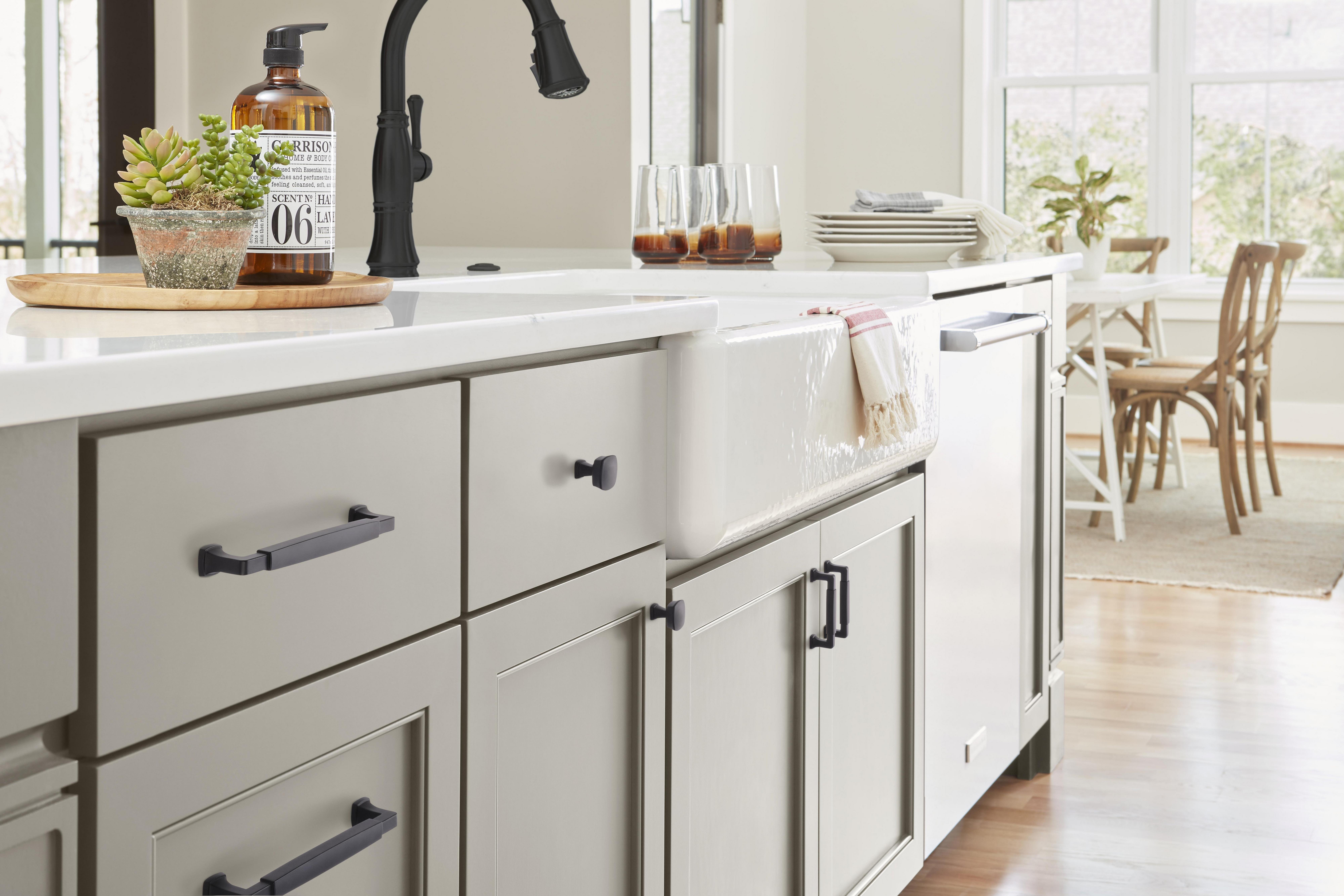 Stature Cabinet Pull