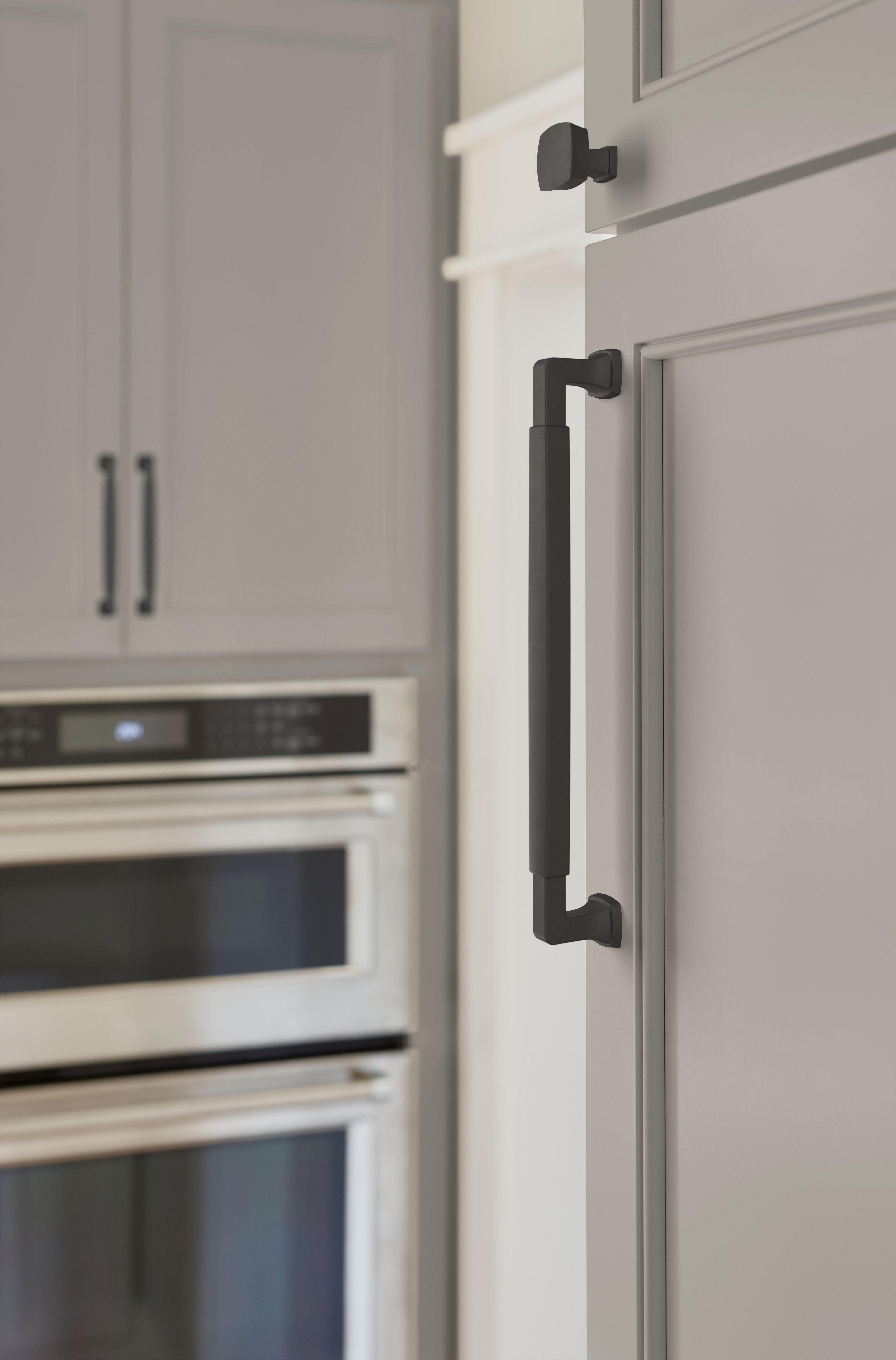 Stature Cabinet Pull