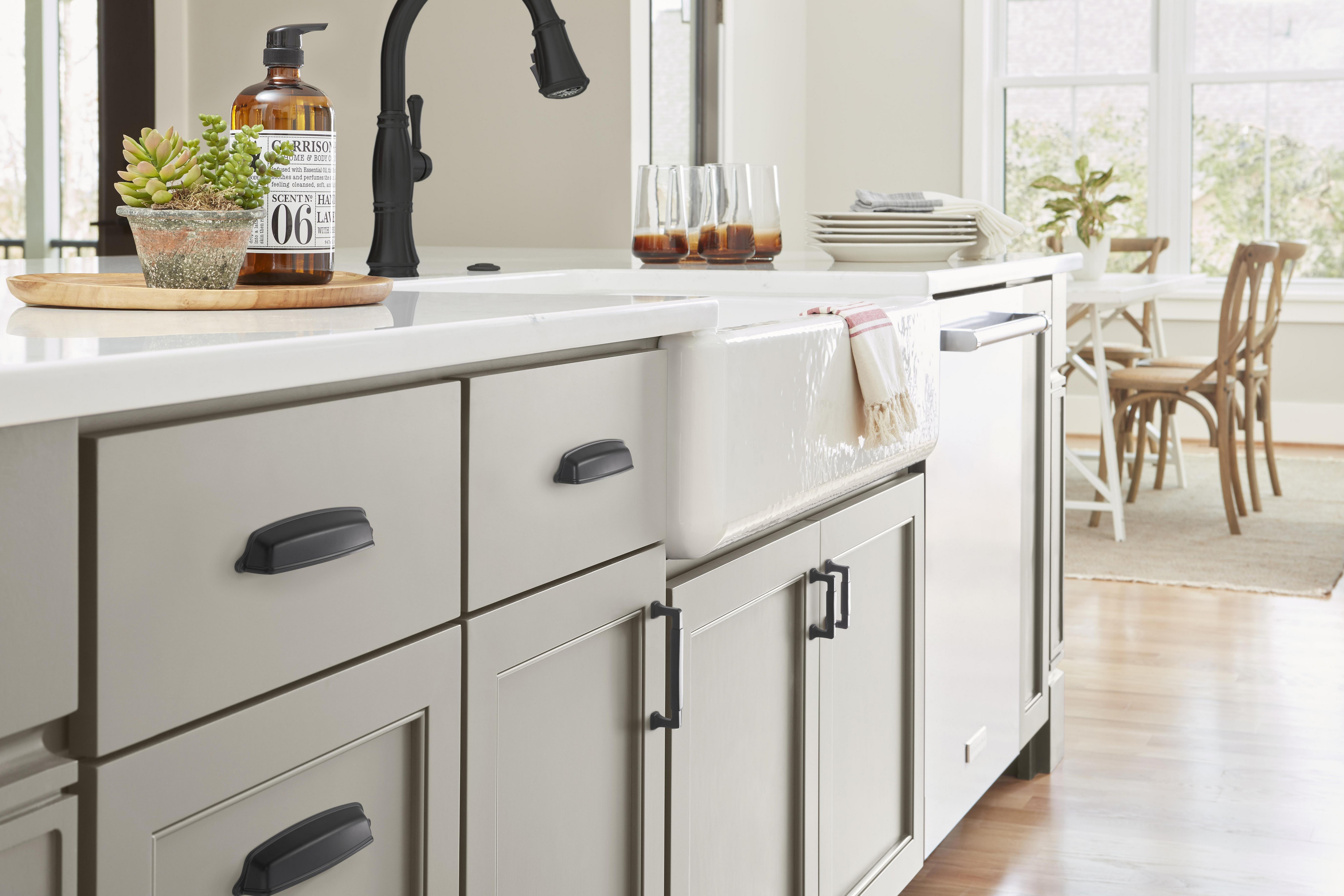 Stature Cabinet Pull