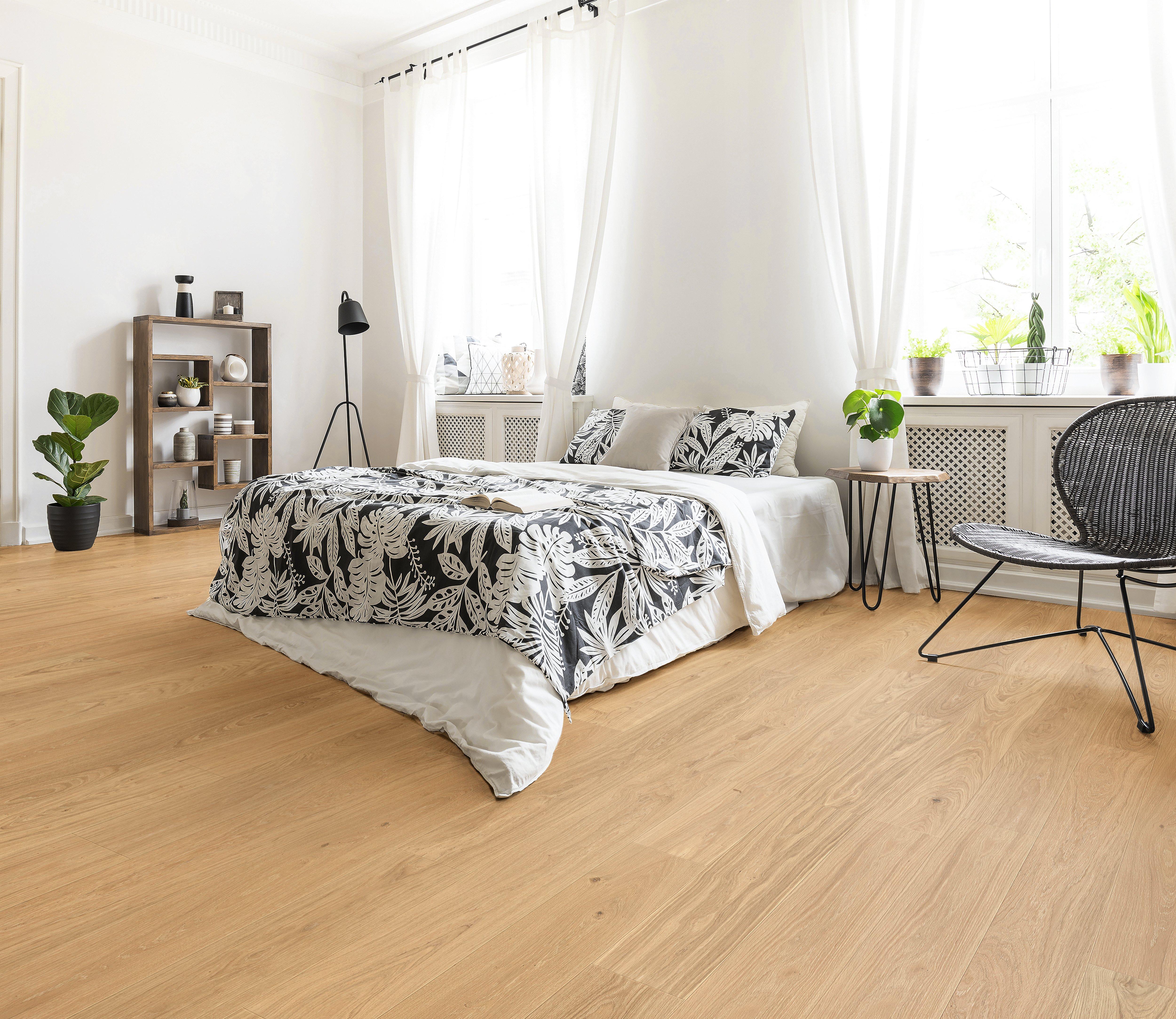 Sterling White Oak II Distressed Engineered Hardwood
