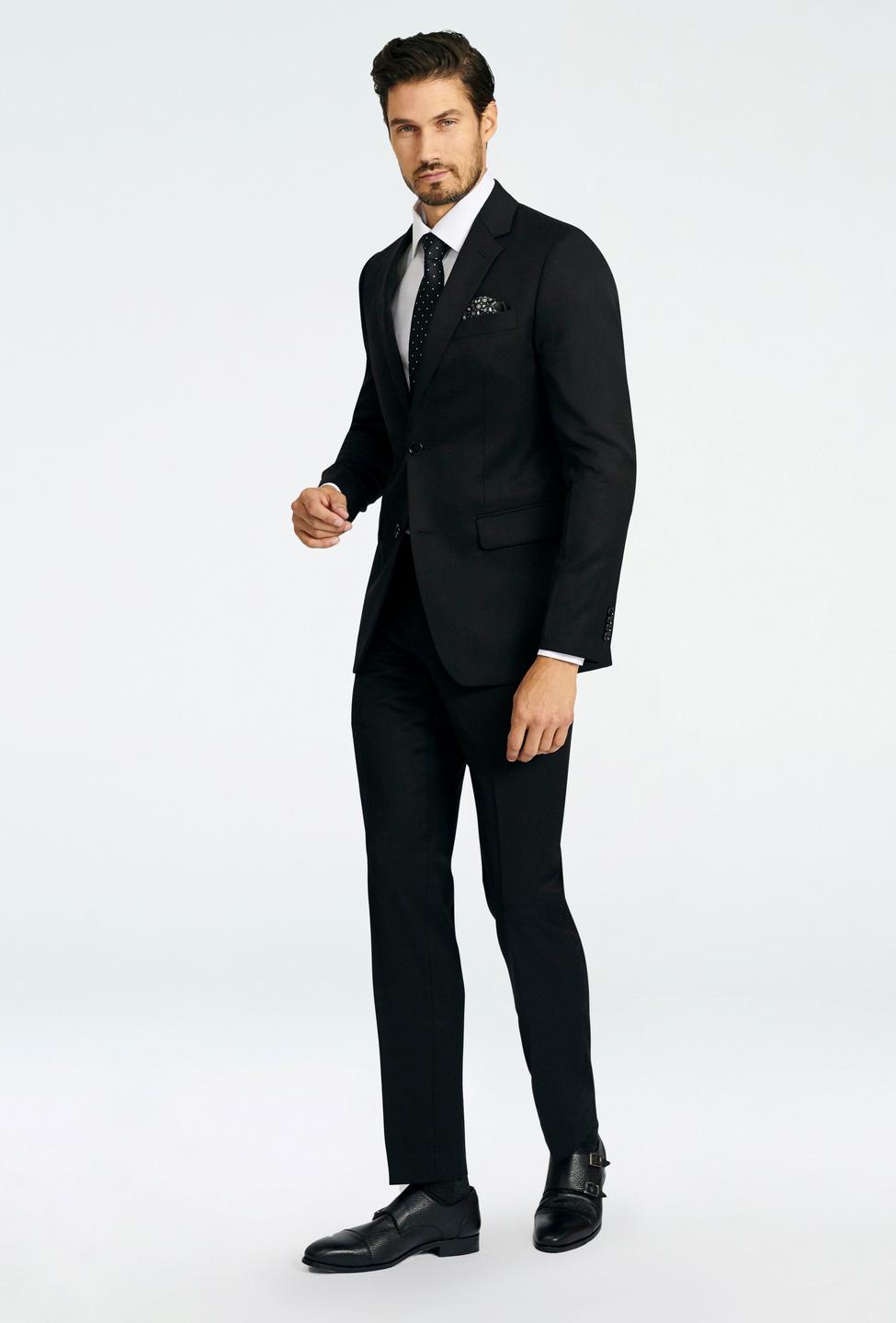 Black suit - Hereford Solid Design from Premium Indochino Collection