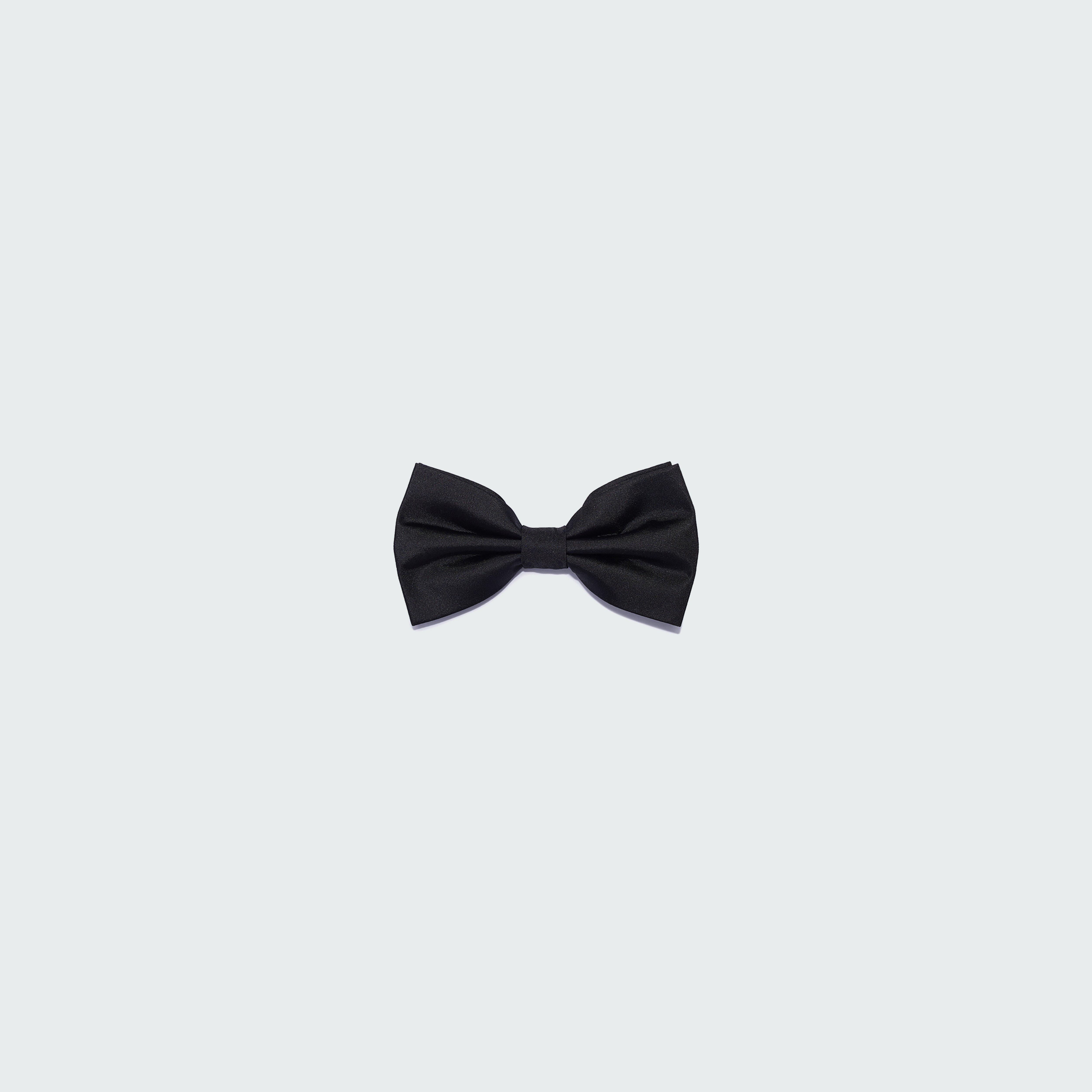 Black Silk Bow Tie (a0ee8769edc574357f449361bca01e09)