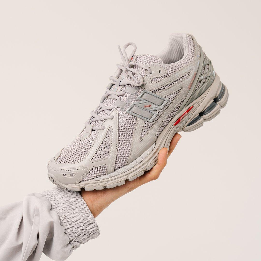 New Balance 1906 beige