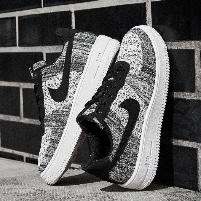 Nike Air Force 1 Flyknit Black and White