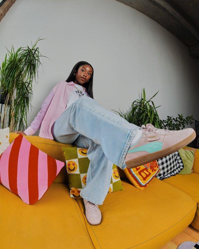 Modelo vistiendo las PUMA Palermo Lamoda