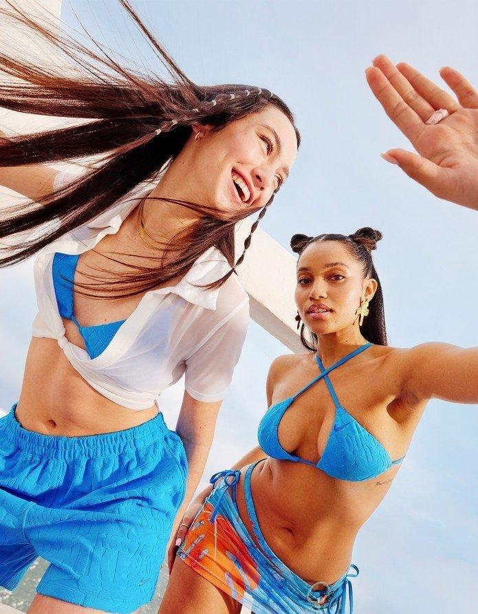 Modelos vistiendo la nueva colección de Nike Swim