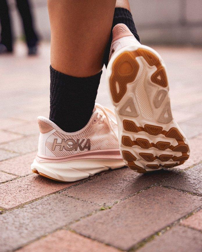 Calzado HOKA