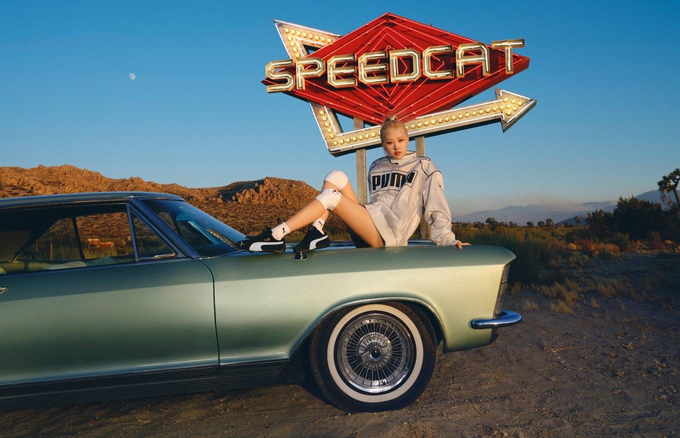 Rosé vistiendo las Speedcat