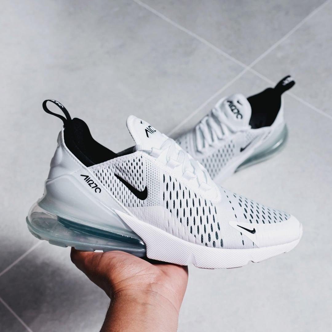 Nahaufnahme Nike Air Max 270 in Weiß