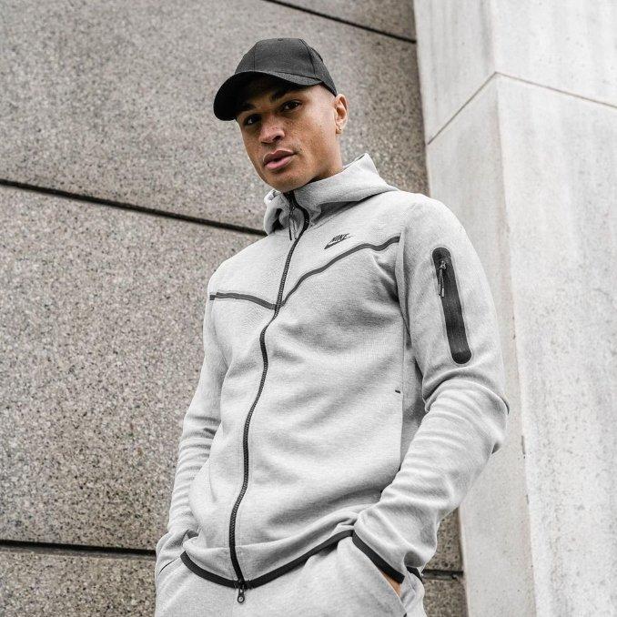 Nike Tech Fleece con @aarongagerichards