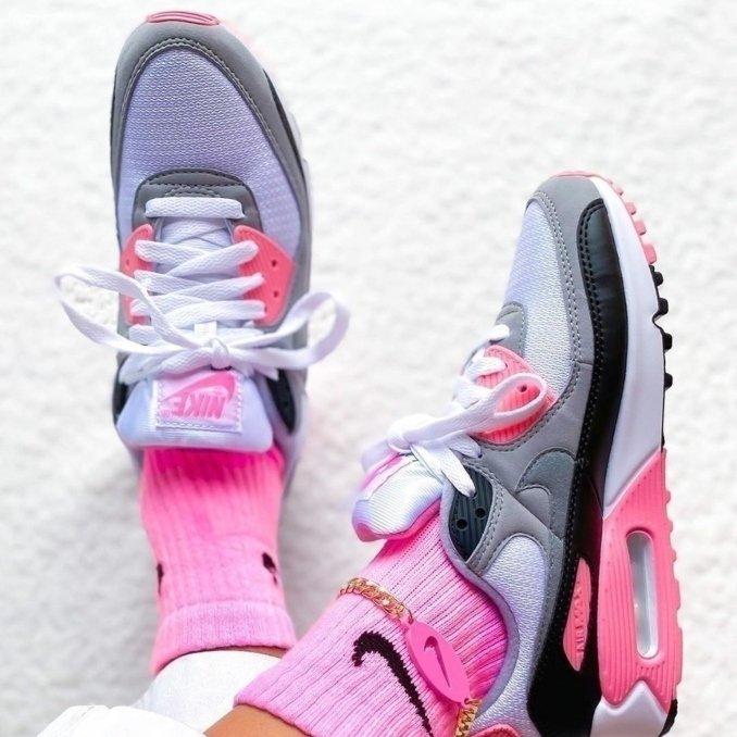 sneakers de Nike Air Max 90 en color rosa y gris