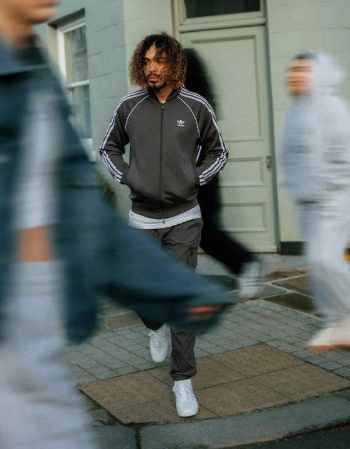 Zam vistiendo la colección Orignals de adidas